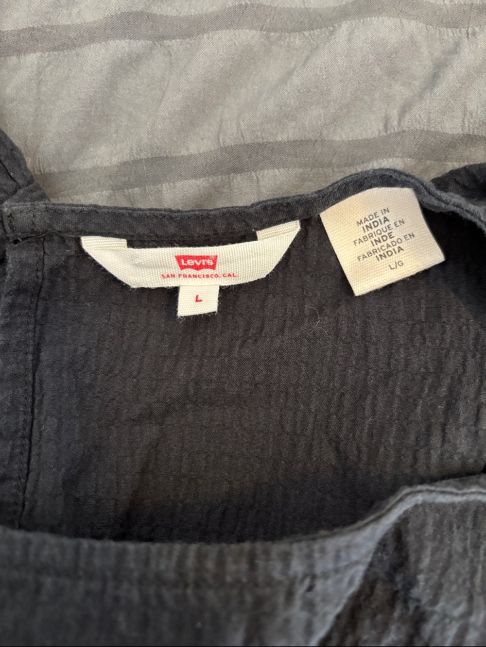 Levi's Charcoal Gray Textured Balloon Sleeve Blouse - Picture 2 of 2